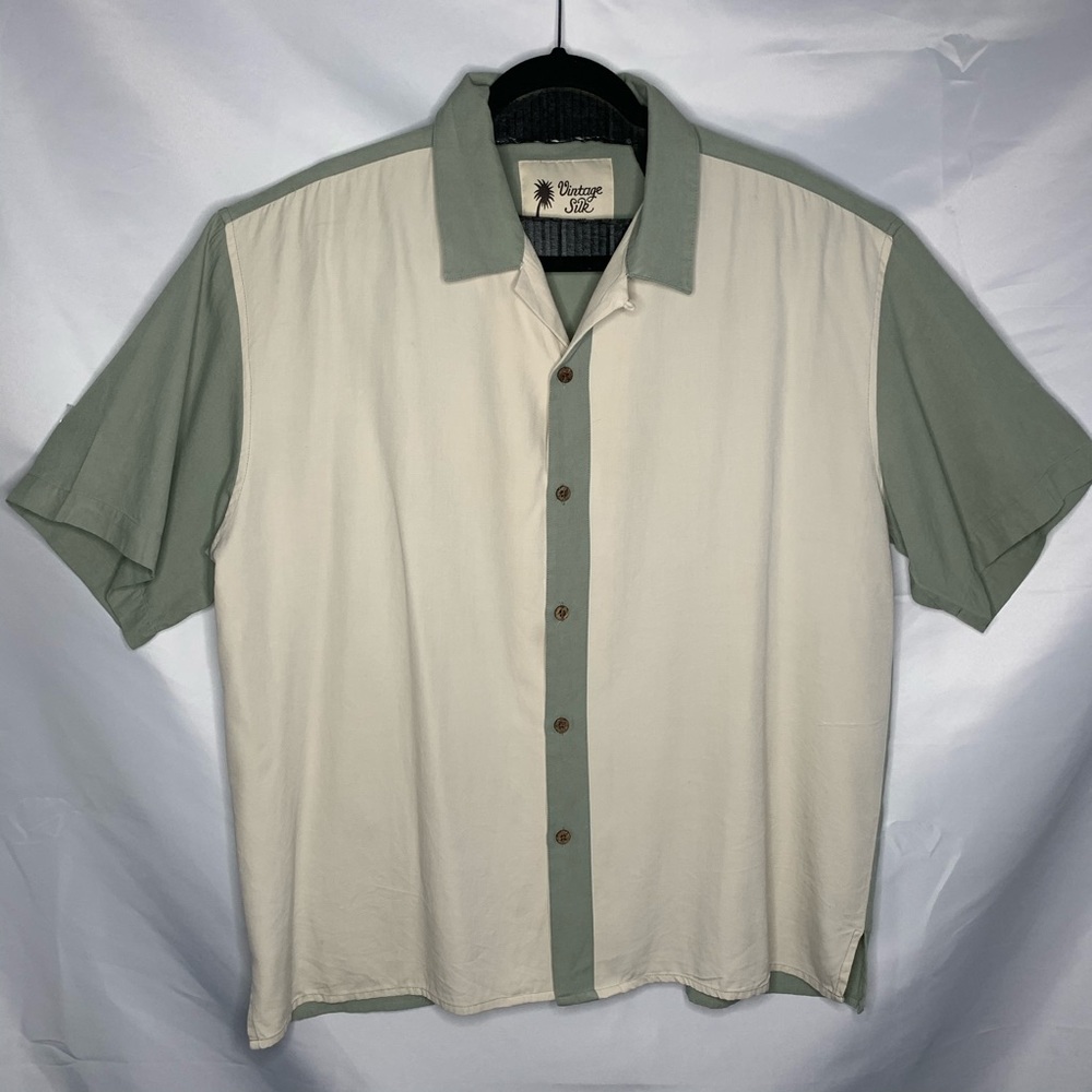 Green and White Casual Button Down Shirt with Two-Tone Design